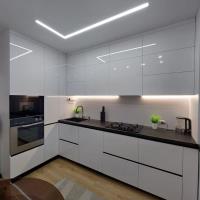 کابینت مدرن هایگلاس سفید براق